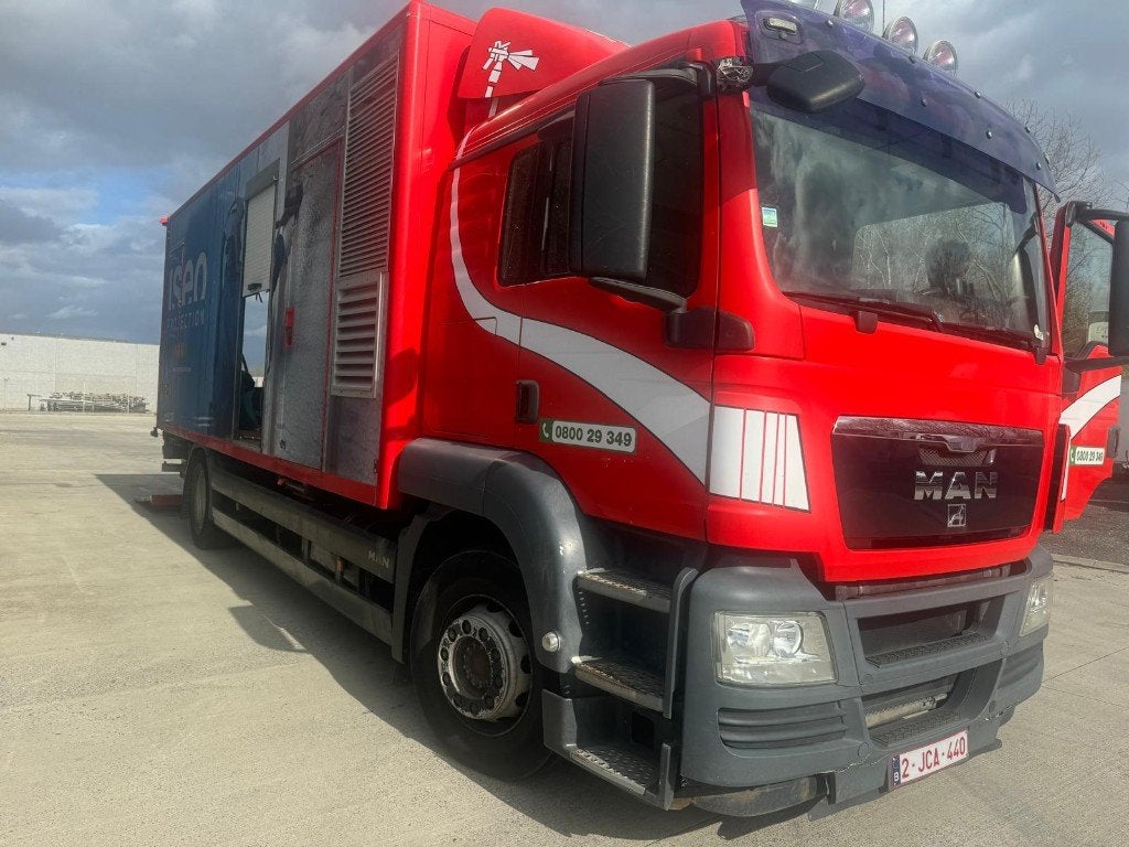 Camion Man equipé projection PU, Articles professionnels, Enlèvement