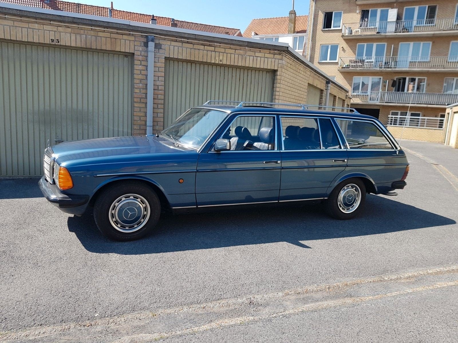Mercedes w123 240 TD, Autos, Achat, Boîte manuelle, Bleu, Particulier