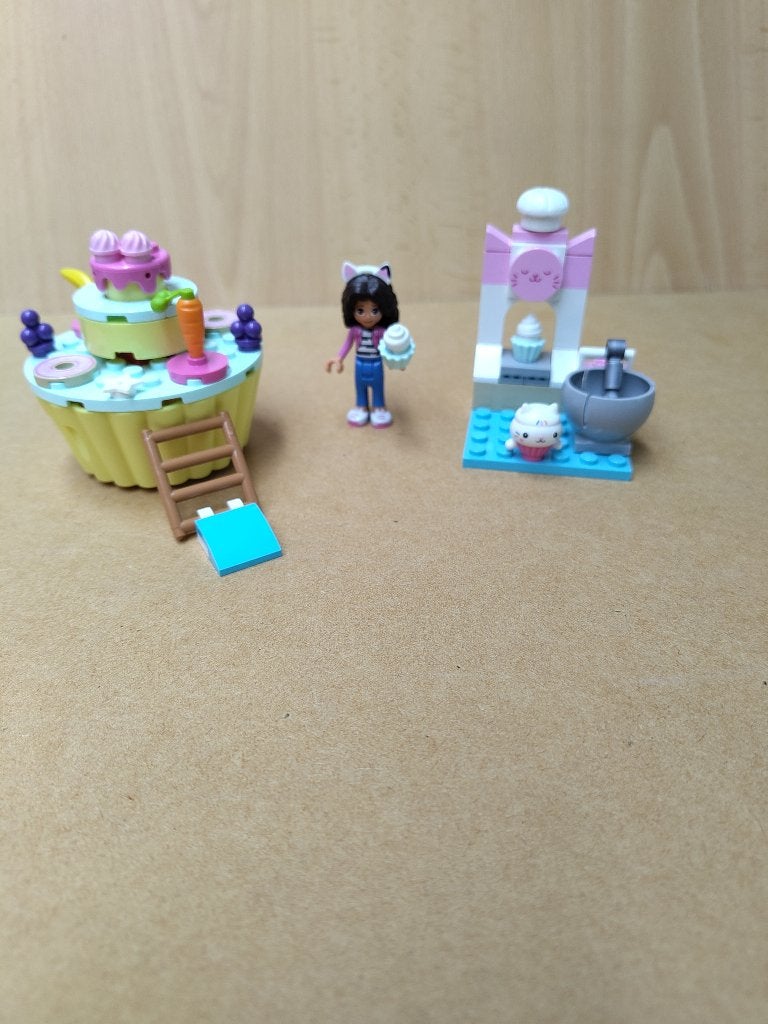 Lego - Gabby's poppenhuis - Cakey's creaties(10758), Kinderen en Baby's, Ophalen, Overige thema's, Lego, Zo goed als nieuw