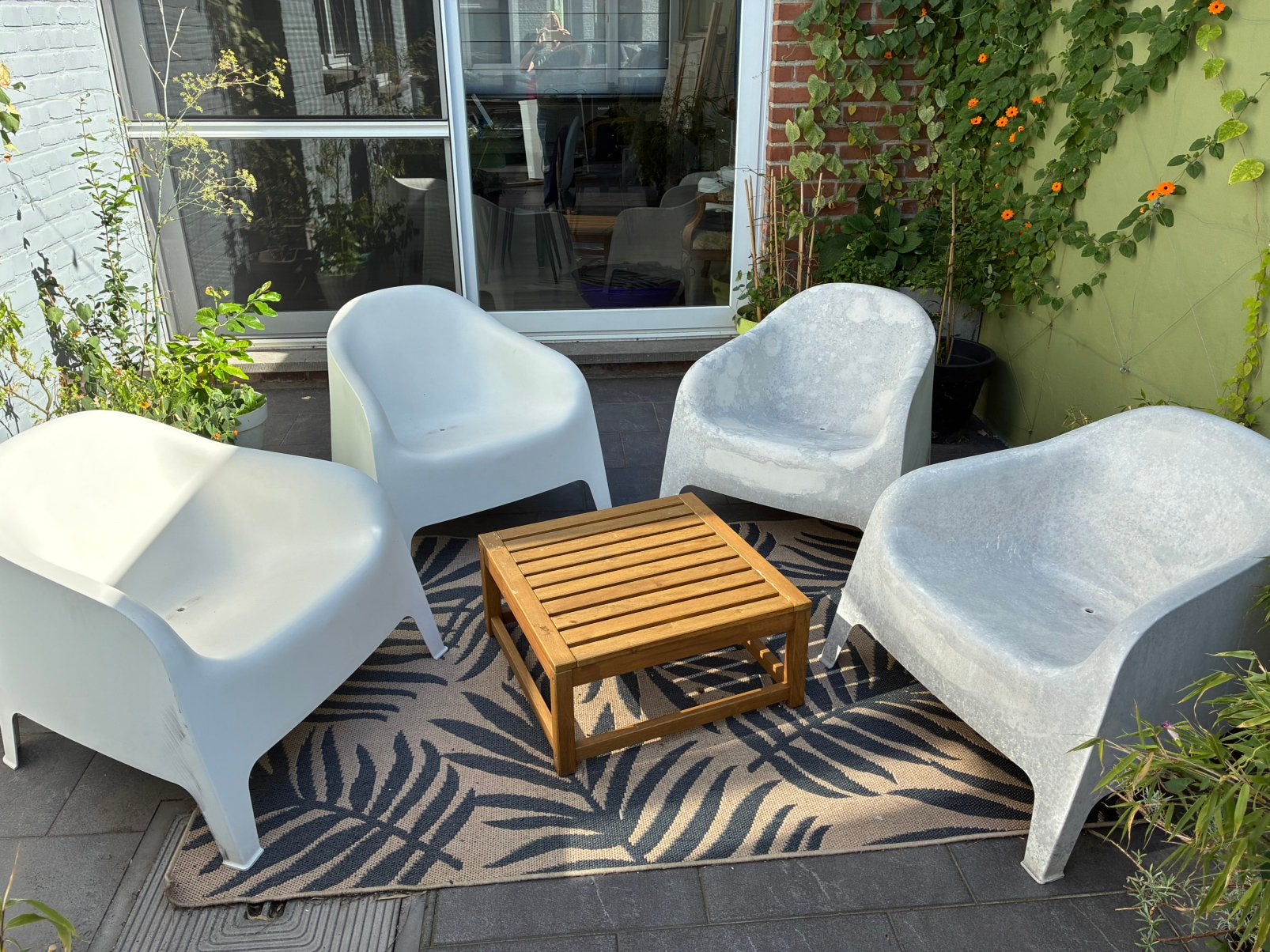 4 tuinstoelen en tafeltje, Ophalen, 4 zitplaatsen, Kunststof, Gebruikt