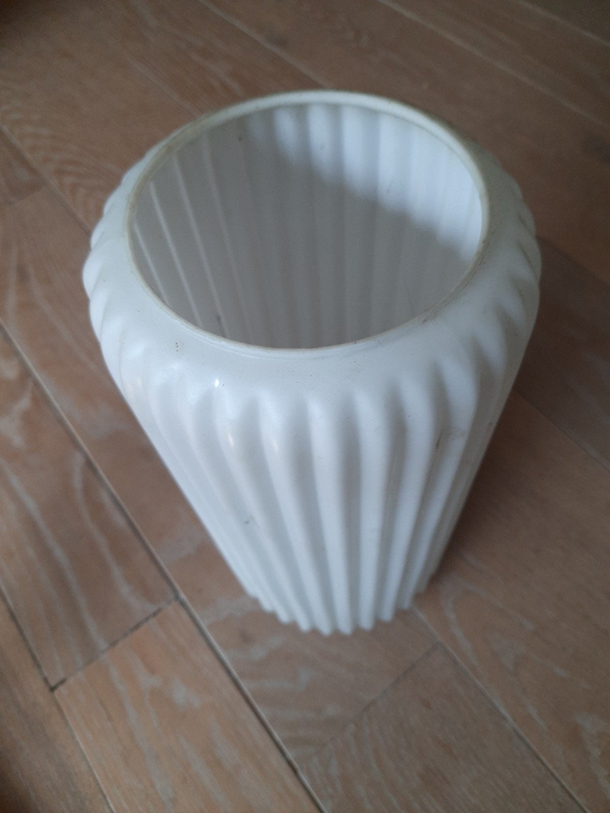 Witte, geribbelde glazen lampenkap., Maison & Meubles, Lampes | Abat-jour, Enlèvement