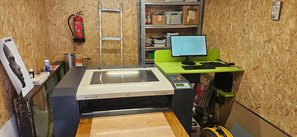 Machine laser (d'occasion), Articles professionnels, Machines & Construction | Travail du bois, Enlèvement ou Envoi