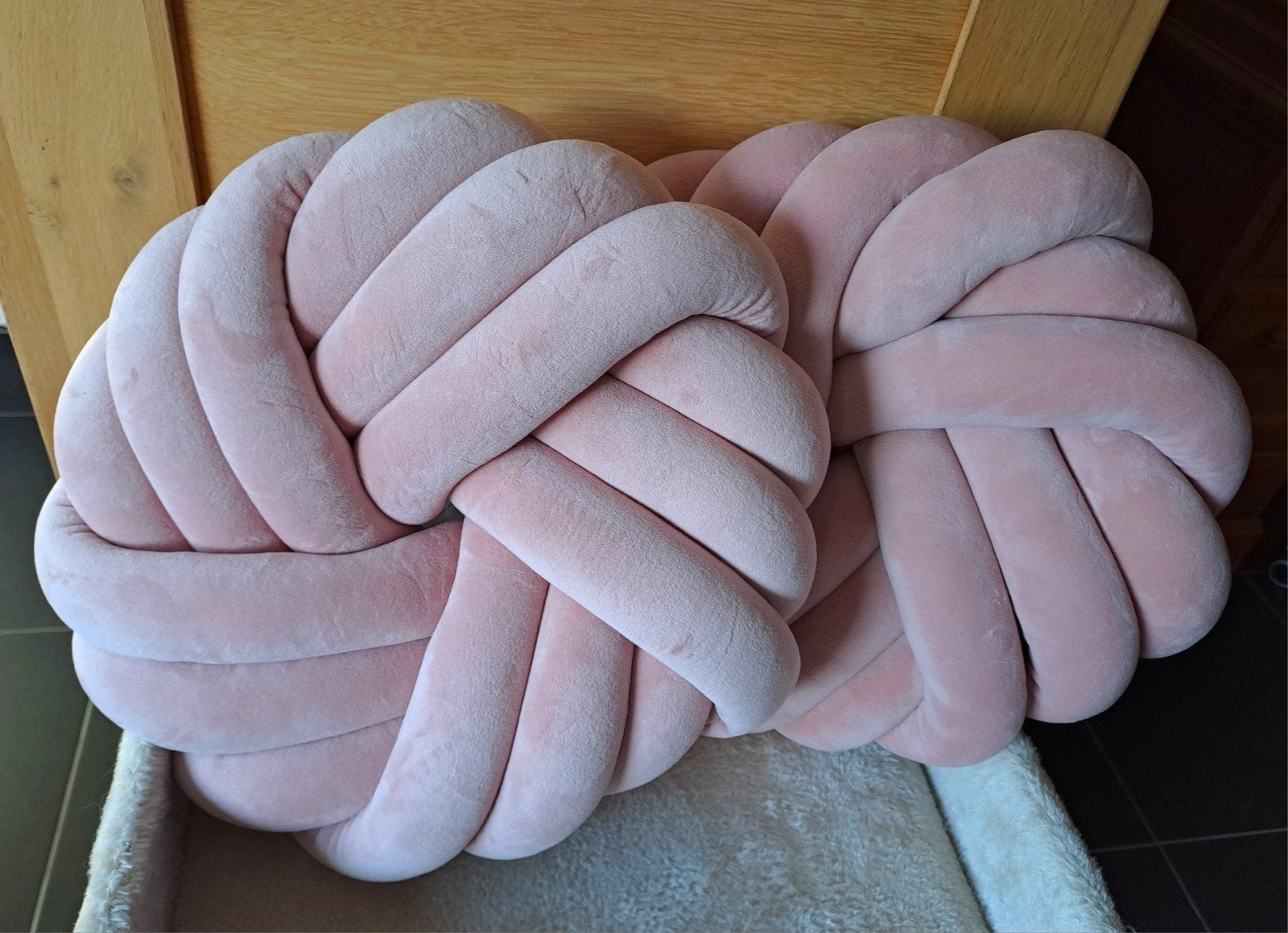 2 sierkussens dia 32 cm - nieuwstaat, Ophalen of Verzenden