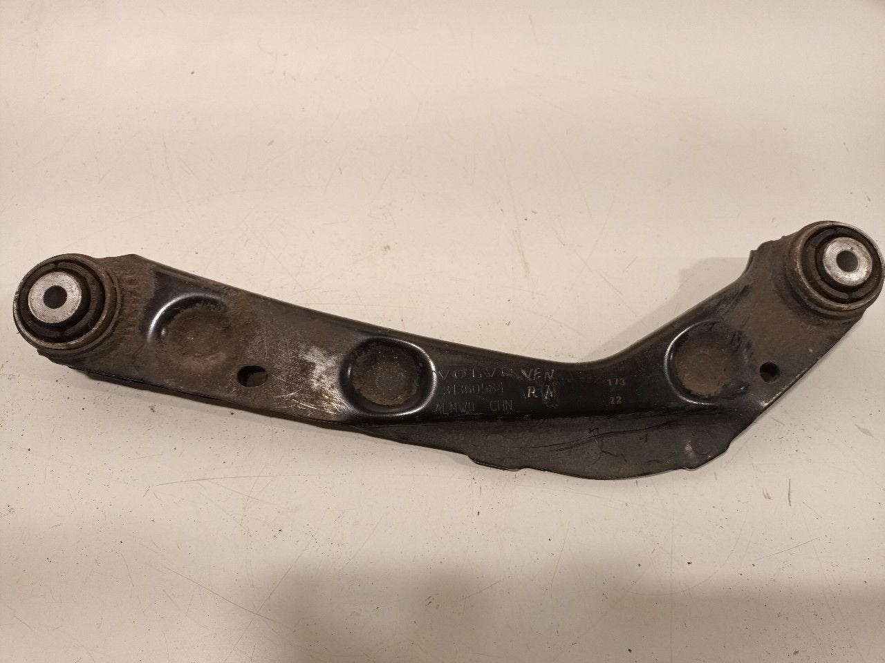 Draagarm rechts achter Volvo XC60, Onderdelen@venauto.nl, Van der Ven Autorecycling B.V., Ettenseweg 76, 4706 PB Roosendaal, The Netherlands