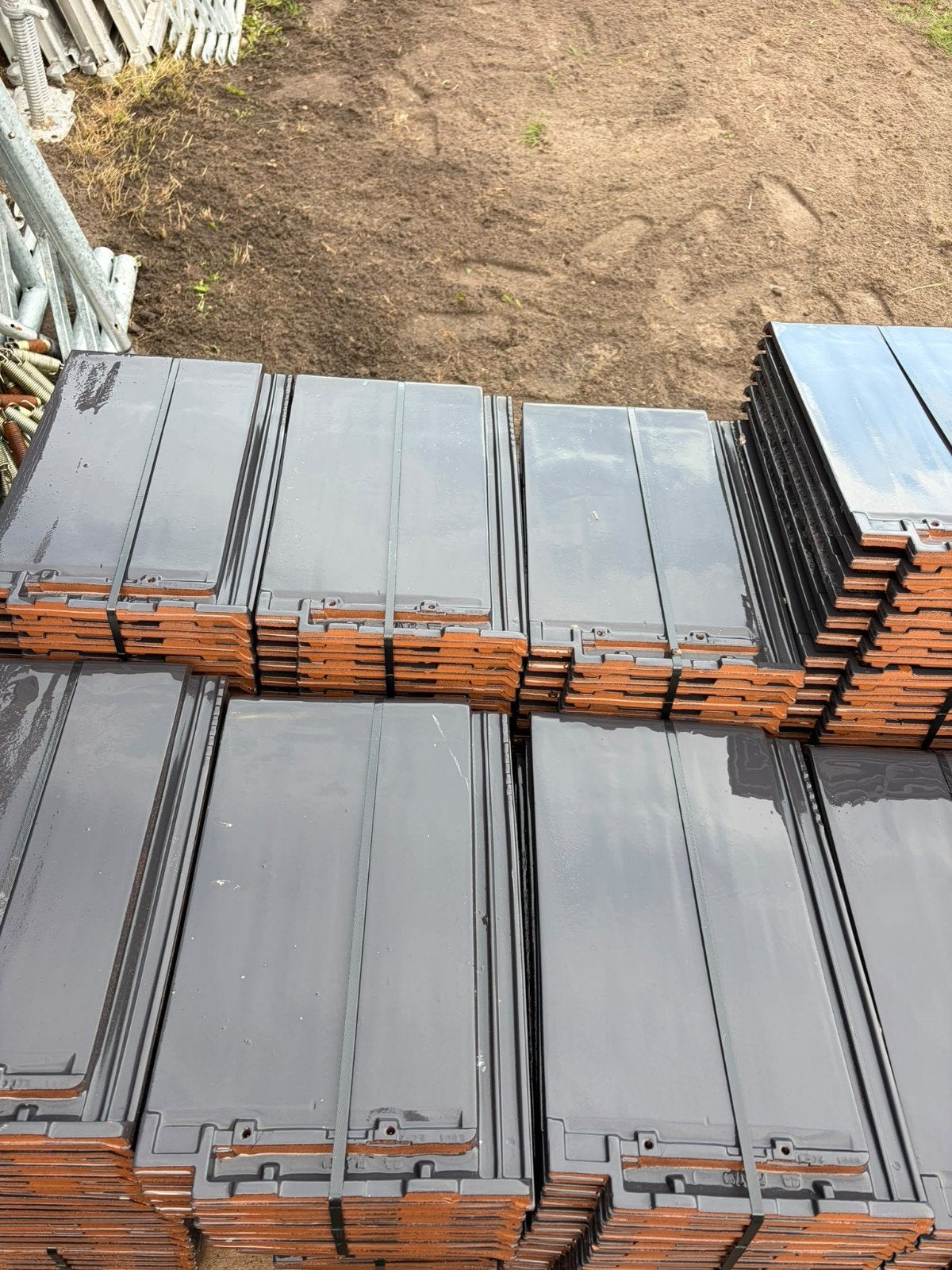nieuwe dakpannen, Doe-het-zelf en Bouw, Ophalen, Zo goed als nieuw, Dakpannen, Overige kleuren