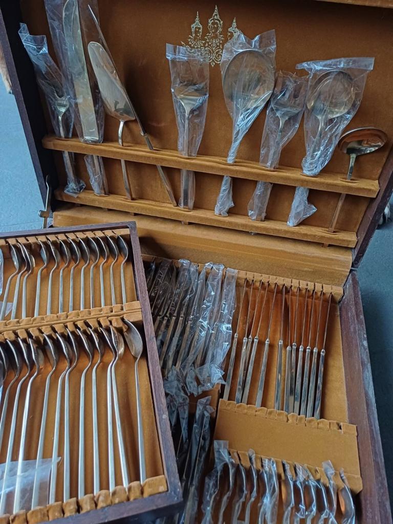 Bestekkoffer met 144 stuks, Antiek en Kunst, Ophalen