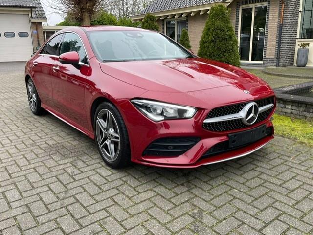 Mercedes-Benz CLA-klasse 200 AMG LINE NAVI CAMERA LED, Auto's, Mercedes-Benz, Gebruikt, Leder en Stof, 120 kW, Bedrijf