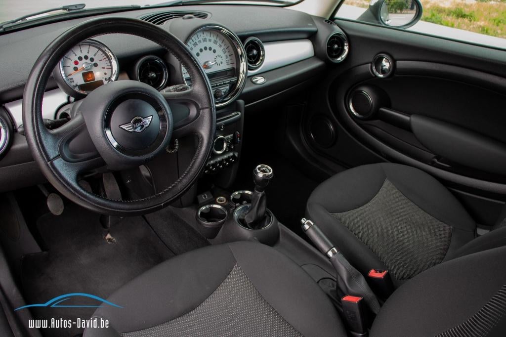 Mini Cooper 1.6i / AIRCO / ISOFIX / PARKEERSENSOREN !, Auto's, Stof, Zwart, 4 cilinders, 127 g/km