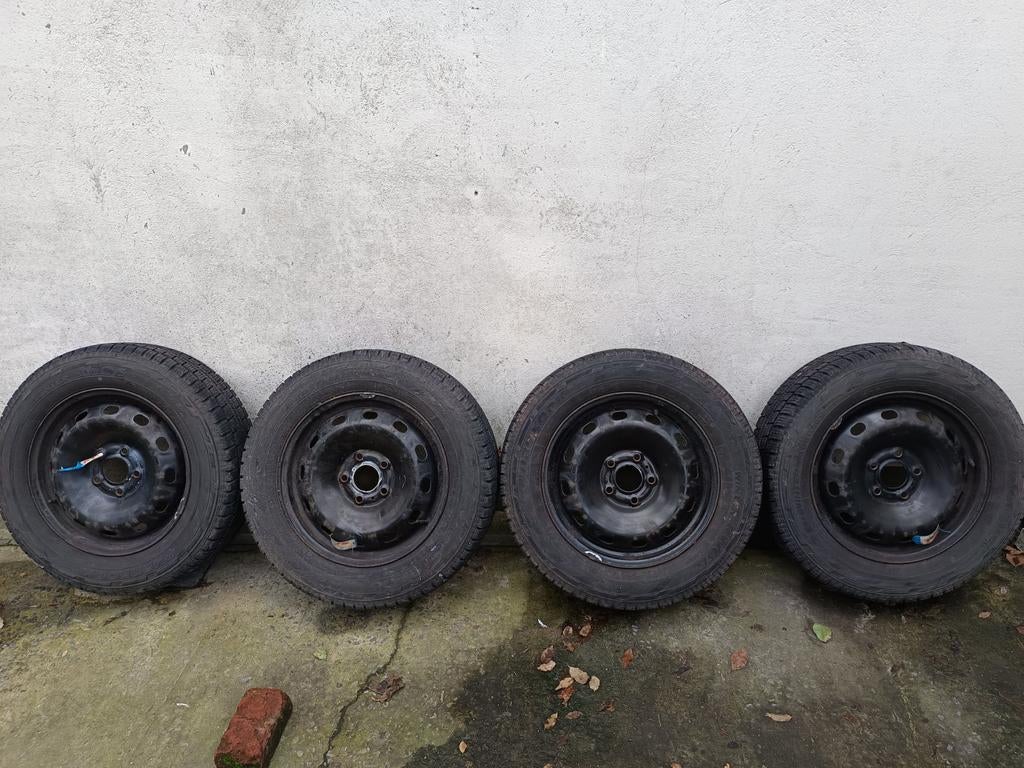 4 pneus hiver sur jantes Hankook winter RW6 205/65R16, Enlèvement, Pneus hiver, Pneu(s)