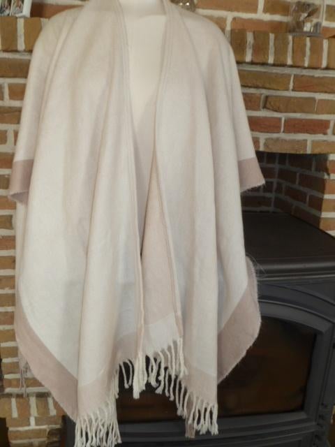 warme poncho dames , Damart, Ophalen of Verzenden, Zo goed als nieuw