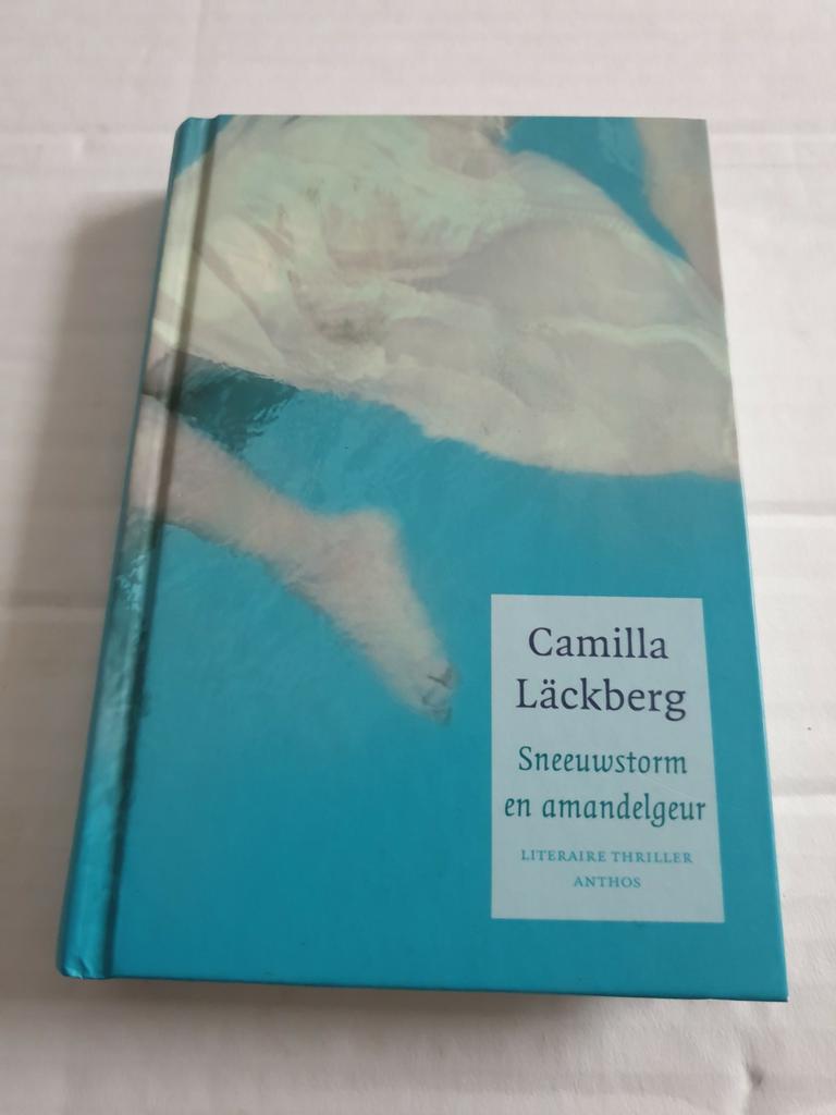 Camilla Läckberg - Sneeuwstorm en amandelgeur, Comme neuf, Camilla Läckberg, Scandinavie, Enlèvement ou Envoi