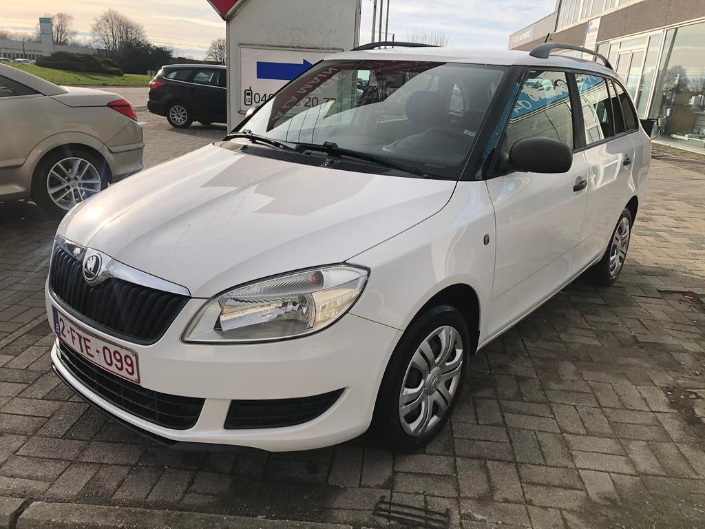 Skoda fabia Break 1200 tdi impeccable avec ct, Auto's, Skoda, Voorwielaandrijving, Euro 5, Stof, Wit