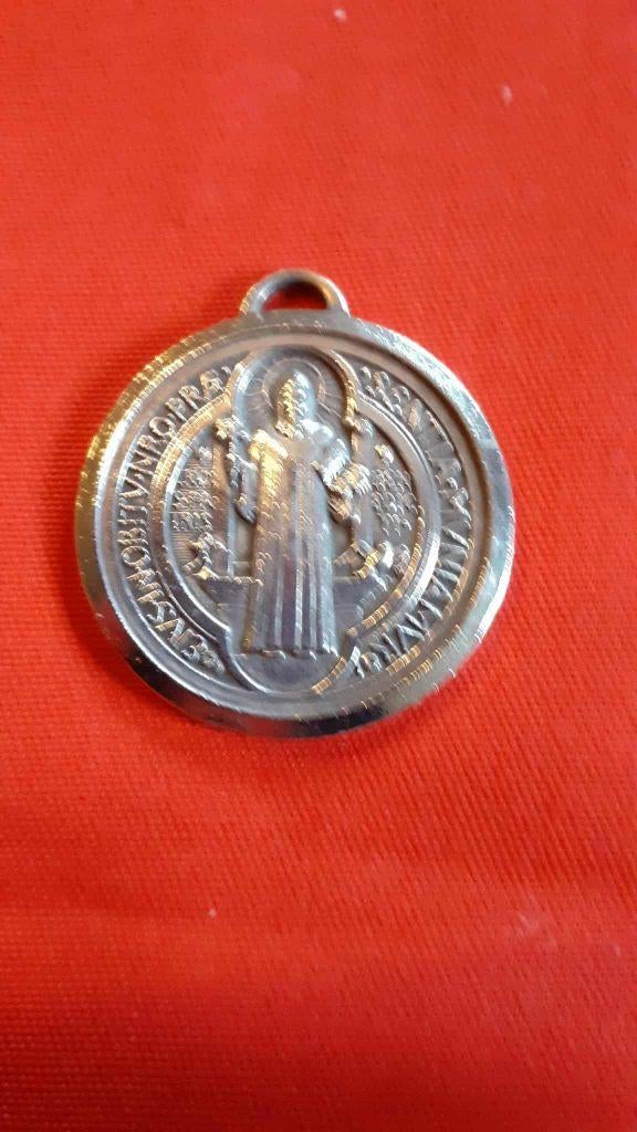 medaille religieuse saint benoit (x2037), Collections, Enlèvement ou Envoi, Utilisé, Bijoux, Christianisme | Catholique