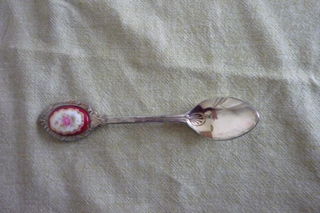 Verzilverd Royal Albert lepeltje in porselein, Verzamelen, Gebruikt, Verzilverd, Ophalen of Verzenden, Bestek