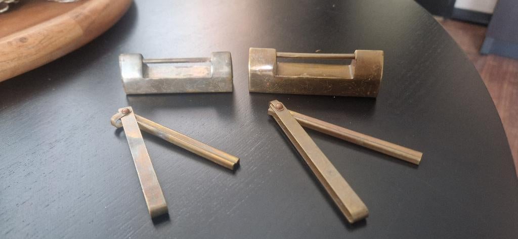 Serrures chinoises anciennes., Envoi