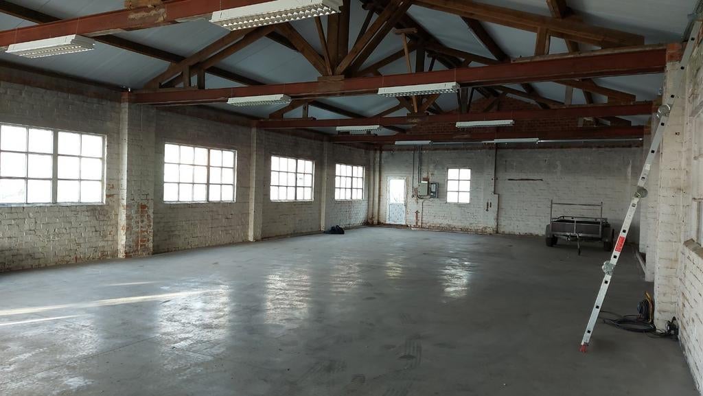 Entrepôt = Entrepôt 300 M2