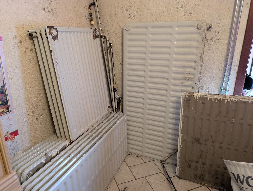 7 radiateurs en fonte def, 500 à 800 watts, Enlèvement, Utilisé, Haut rendement (HR)