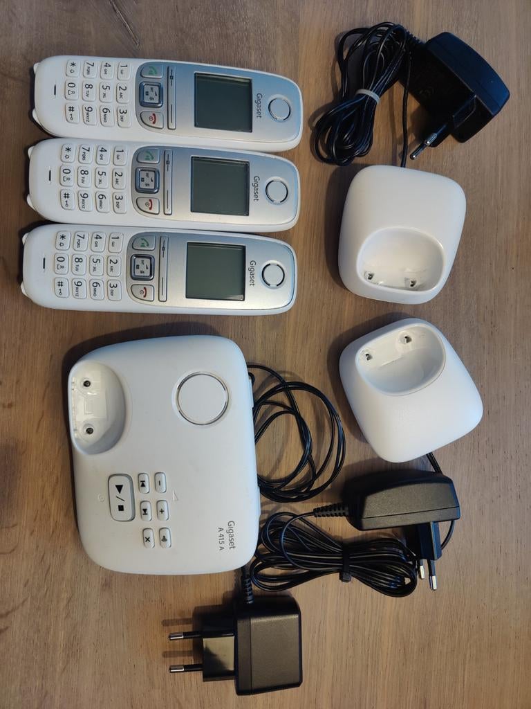 3 Draadloze telefoons met antwoordapparaat Gigaset A415A WIT, Ophalen, Zo goed als nieuw, 3 handsets