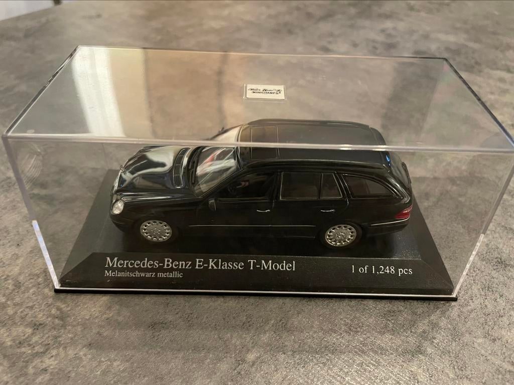 Mercedes E class T-model 1:43, Ophalen of Verzenden, Zo goed als nieuw, MiniChamps