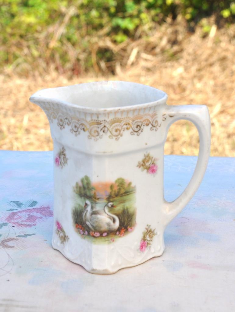 pot au lait porcelaine de forme losange decor cygne, Antiquités & Art, Enlèvement ou Envoi