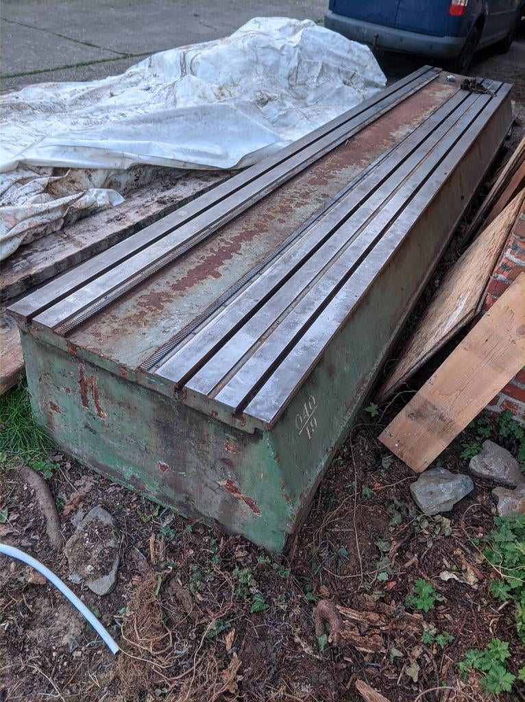 Table de soudage avec rainures en T, Enlèvement, Utilisé