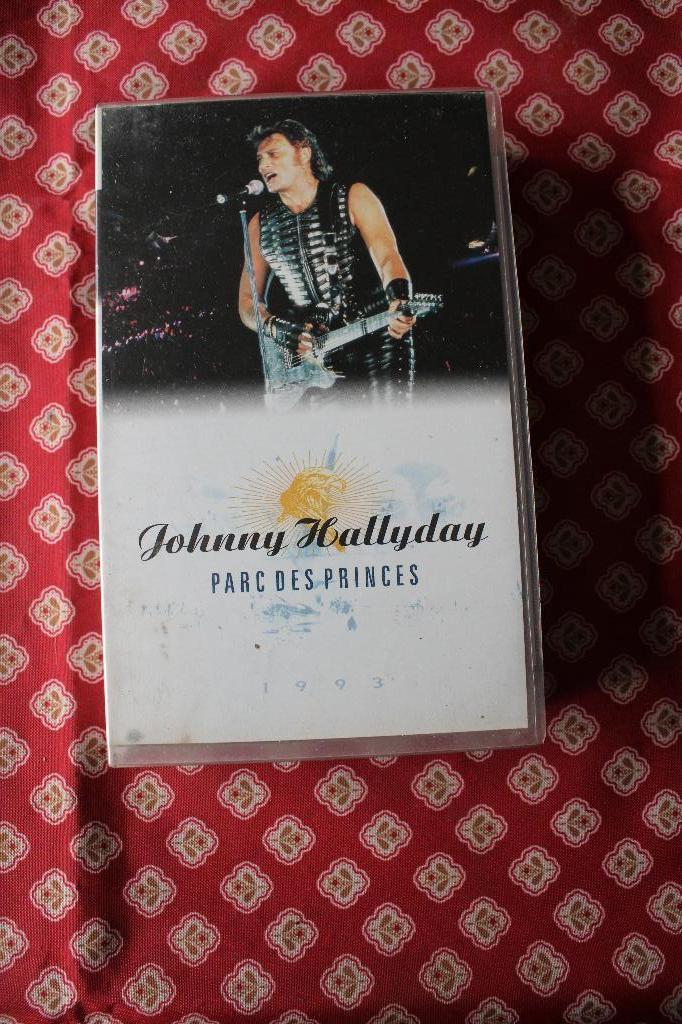 Cassette Vidéo - VHS - Johnny Hallyday au parc des Princes, Cd's en Dvd's, VHS | Film, Vanaf 9 jaar, Ophalen of Verzenden, Gebruikt