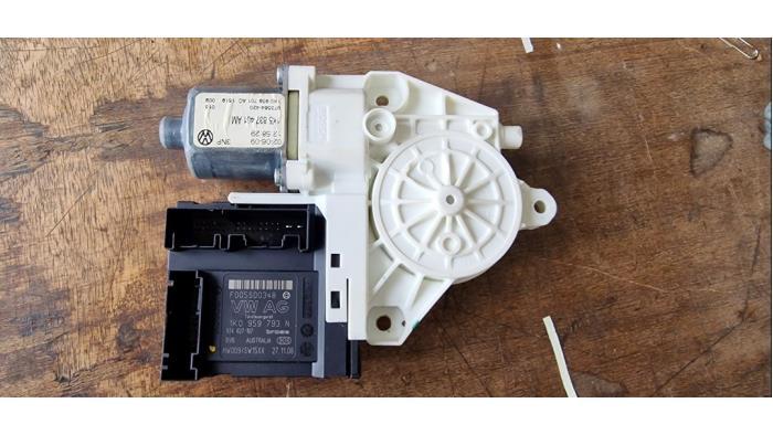 Moteur de vitre portière d'un Volkswagen Golf, Enlèvement ou Envoi, 3 mois de garantie, Utilisé, Volkswagen