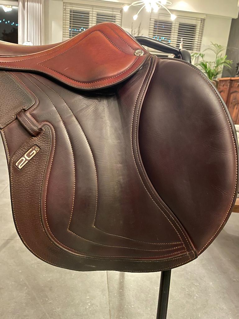 CWD zadel SE32 18inch met weinig gebruikssporen, Dieren en Toebehoren, Ophalen, Zo goed als nieuw, Springen