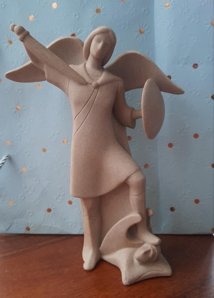 Stenen beeldje van aartsengel Michaël, Ophalen