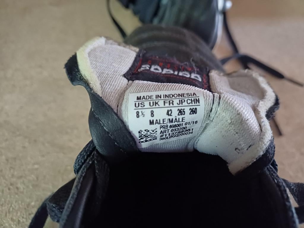 Nouvelles chaussures de football Adidas Kaiser 5 taille 8.5, Enlèvement ou Envoi, Neuf, Chaussures