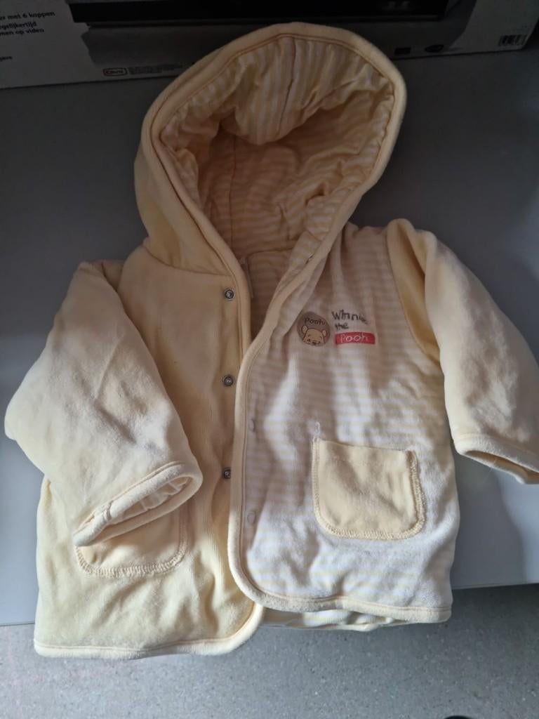Winnie de Pooh jasje maat 68, Kinderen en Baby's, Babykleding | Maat 68, Ophalen, C&A, Jongetje of Meisje, Zo goed als nieuw
