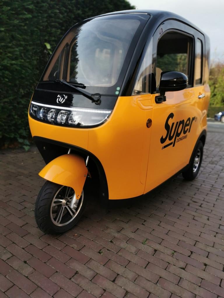 Elektrische brommobiel 45kmuzonder rijbewijs 2025 0488826971, Auto's, Automaat, Achterwielaandrijving, Beige, Overige kleuren