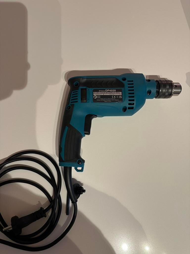 Makita dp4020 boormachine + bit set, Enlèvement, Comme neuf, Perceuse