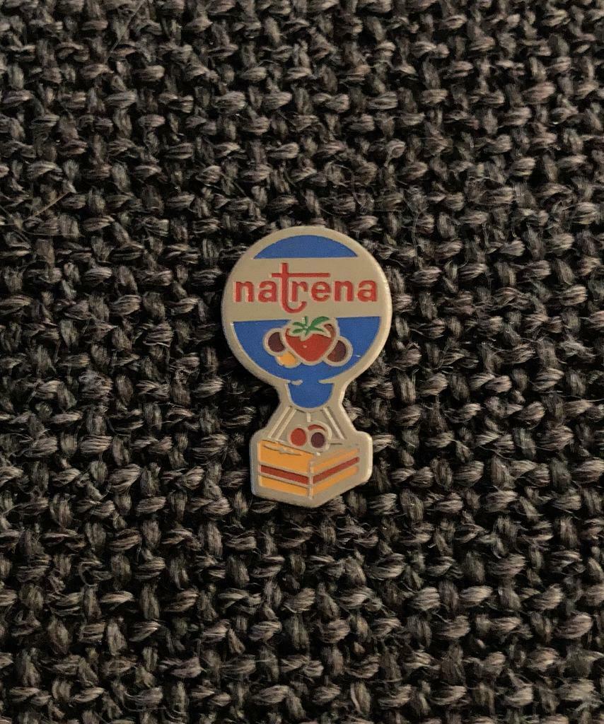 PIN - NATRENA - SUIKER - STEVIA, Verzamelen, Verzenden, Gebruikt, Merk, Speldje of Pin