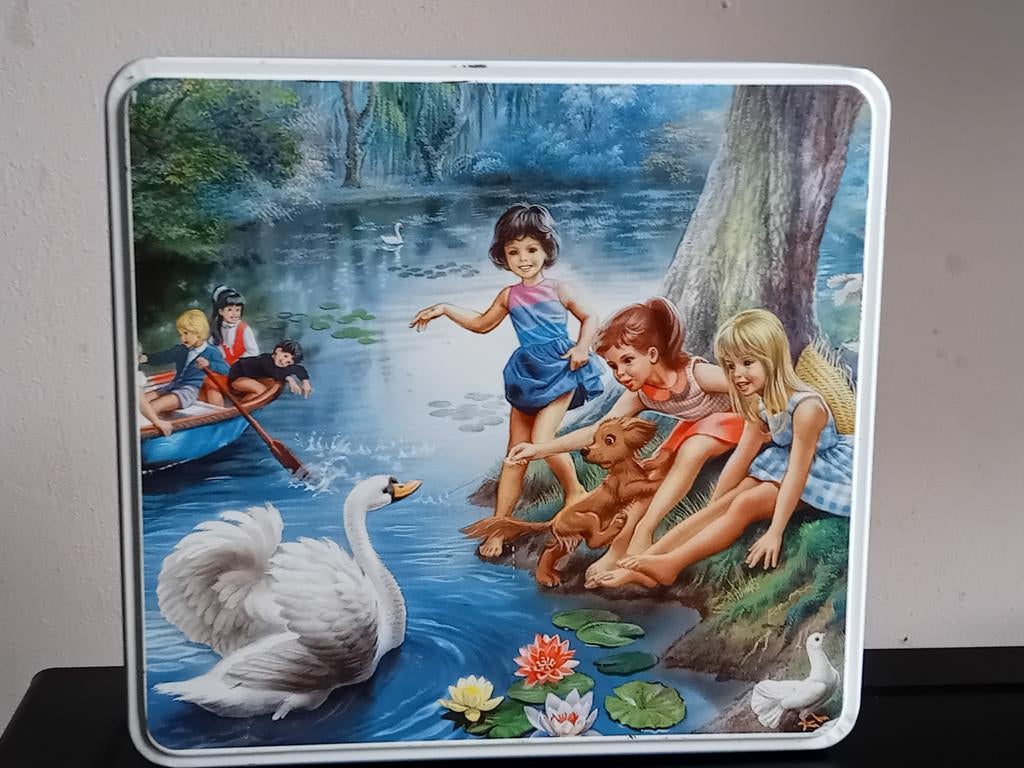 Boite en métal Martine, Collections, Boîte en métal, Enlèvement ou Envoi, Utilisé, Biscuits, Autres marques