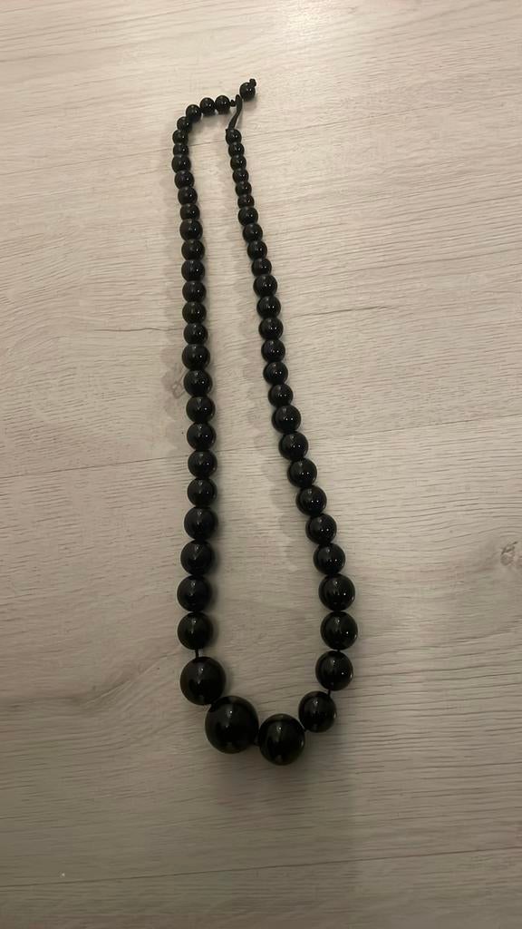 Halsketting met mooie zwarte kralen, Handtassen en Accessoires, Kettingen, Ophalen, Zo goed als nieuw, Kunststof