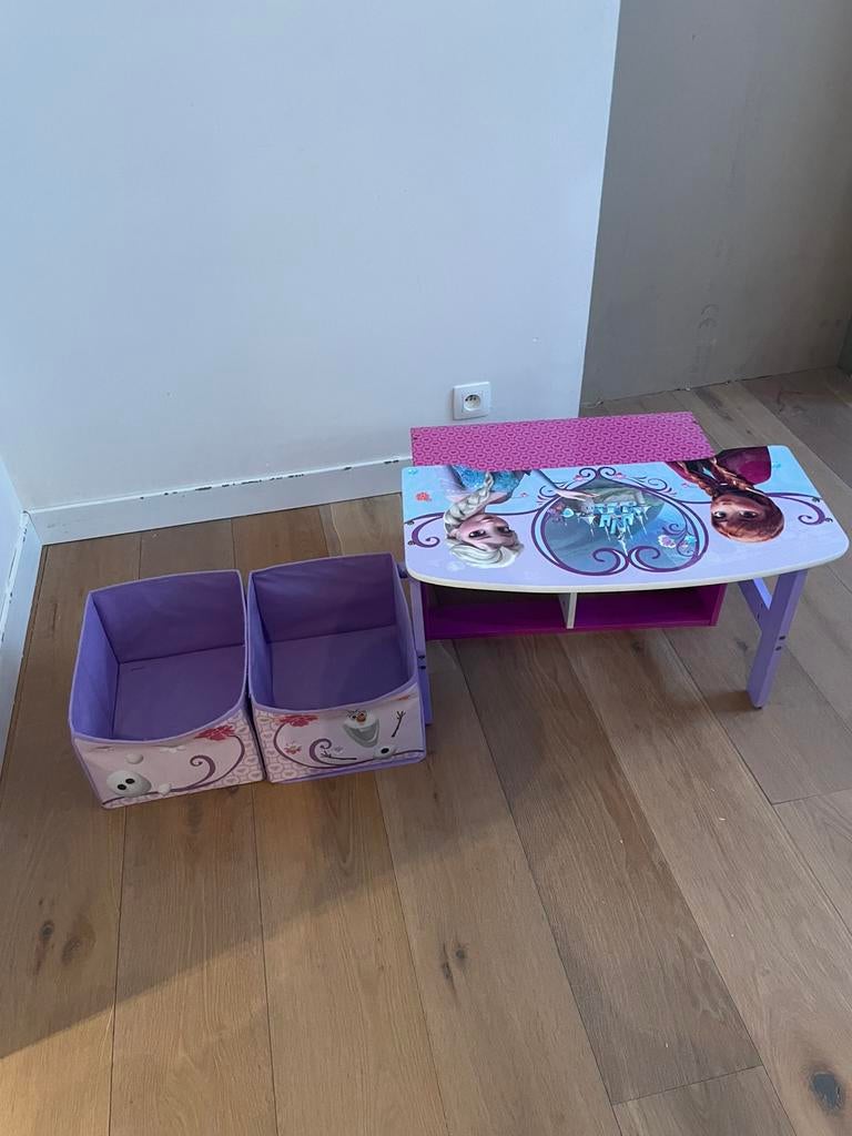 Frozen Anne en elsa - zitbank / lessenaar voor kindjes, Ophalen, Zo goed als nieuw