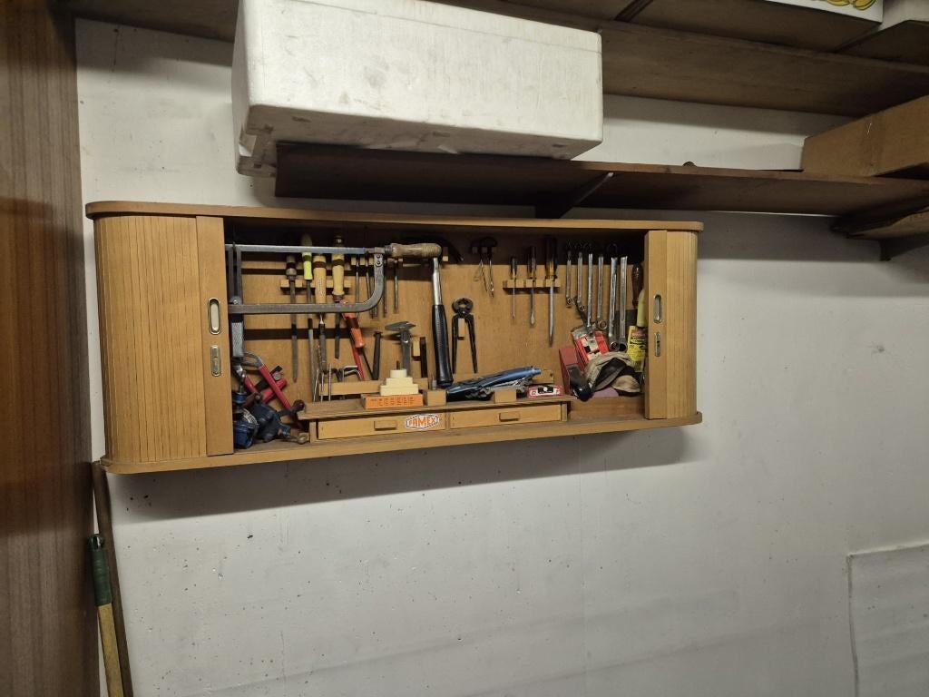 Armoire avec ses outils, Bricolage & Construction, Enlèvement, Utilisé
