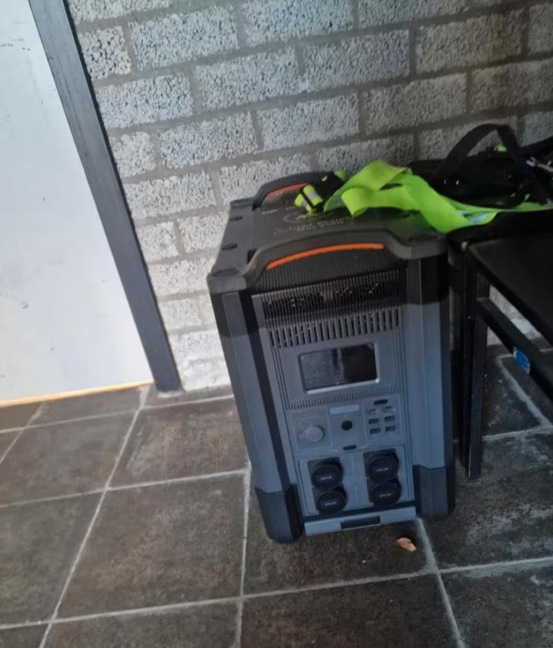Allpowers R4000 + SP039 (panneau de 600 watts), Enlèvement, Comme neuf