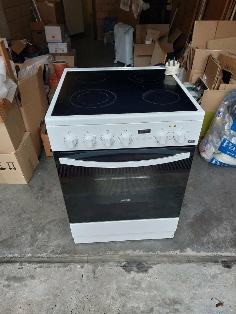 ELECTRISCH KOOKFORNUIS MET OVEN, Elektronische apparatuur, Fornuizen, Ophalen, Gebruikt, Elektrisch, 4 kookzones