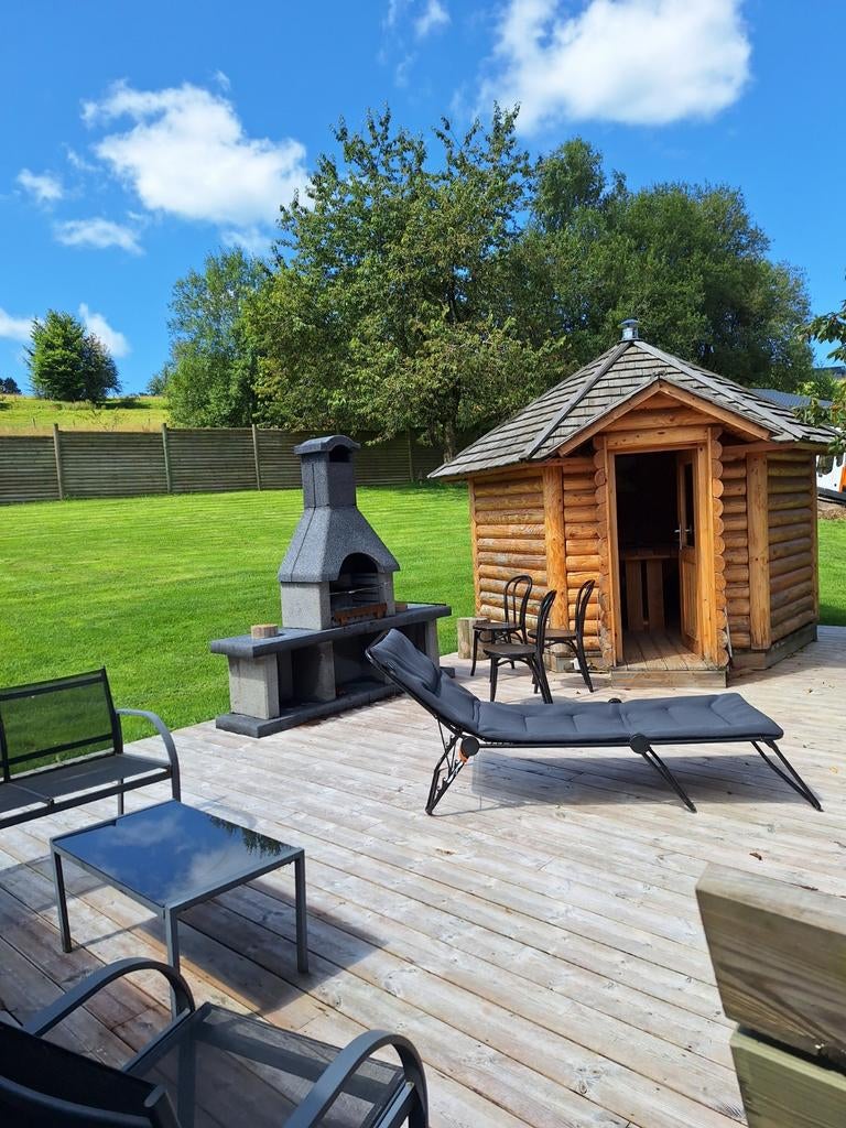 Chalet canadien  0479 20 16 12   contact ou wattzapp, Village