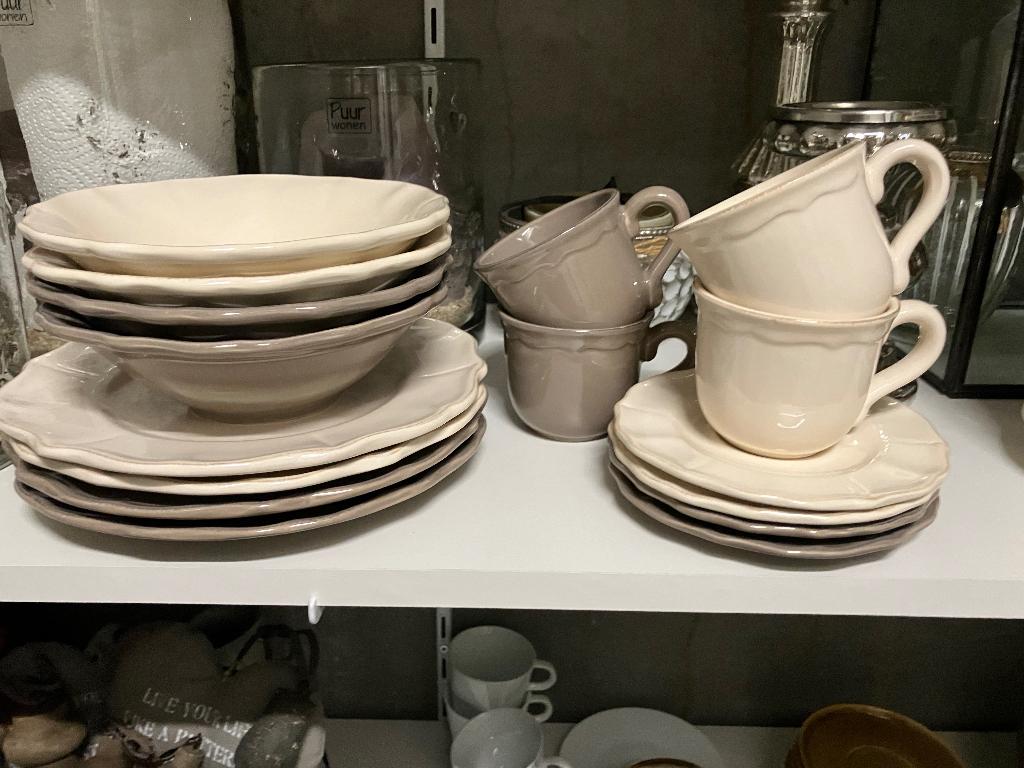 Set borden, kommetjes en koffietas met onderbord, Maison & Meubles, Cuisine | Vaisselle, Enlèvement, Comme neuf, Service complet