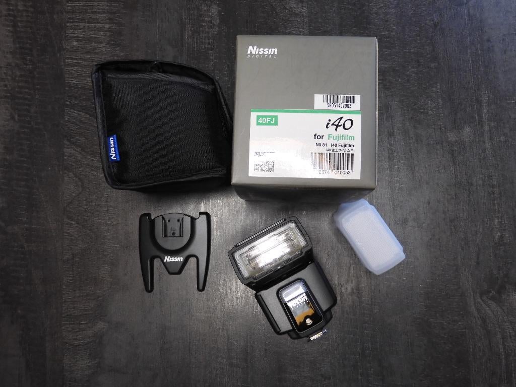 Flash NISSIN i40 pour FUJIFILM, Enlèvement ou Envoi, Comme neuf, Autres marques, Inclinable