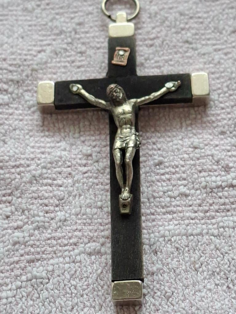 Pendentif crucifix ancien en forme de coffre religieux vtg, Enlèvement ou Envoi