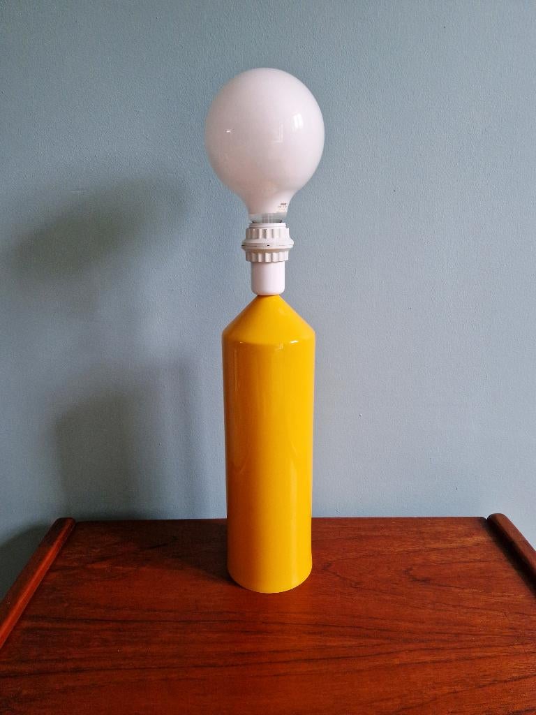 Lampe de table vintage en métal laqué jaune, Enlèvement ou Envoi