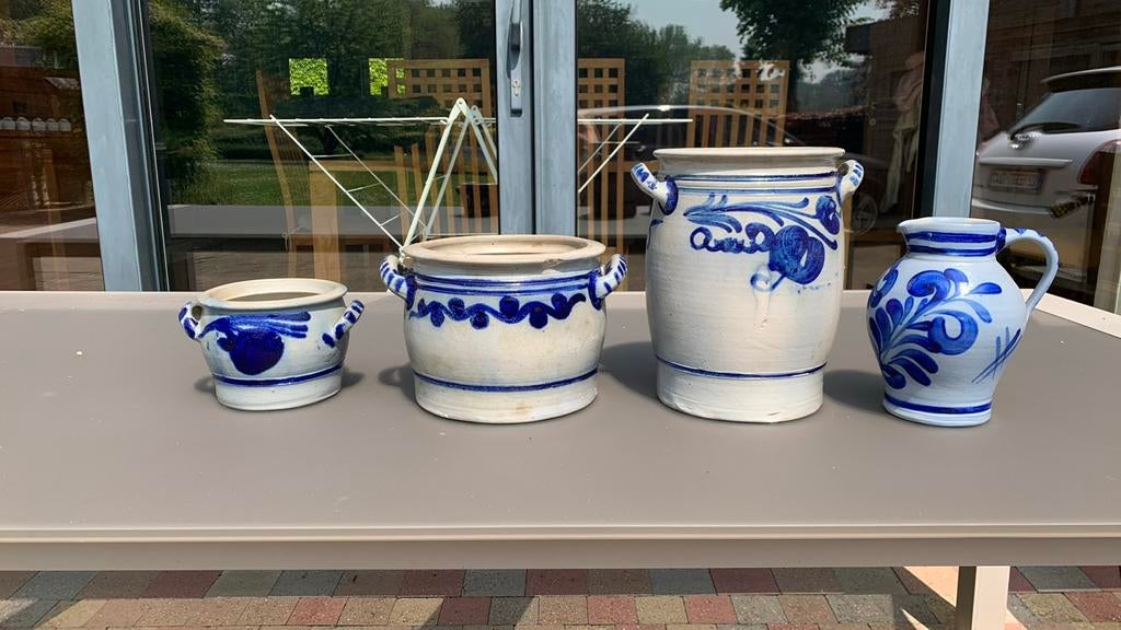 Oude potten in Delfts blauw, Ophalen