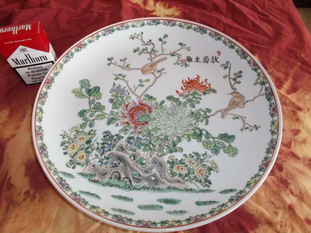 Plat chinois en Porcelaine polychrome., Antiquités & Art, Enlèvement ou Envoi
