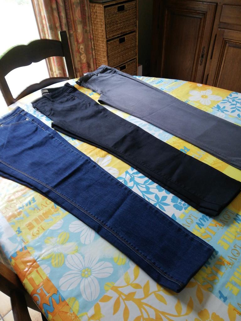 3 jeans dame dont 1 Street One et 1 Springfield neufs. T38, Enlèvement ou Envoi, Comme neuf, Bleu