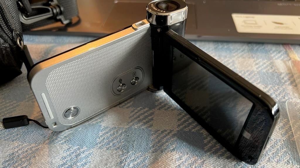 Yashica 8x Full HD videocamera + accessoires, Overige merken, Full HD, Ophalen of Verzenden, Zo goed als nieuw