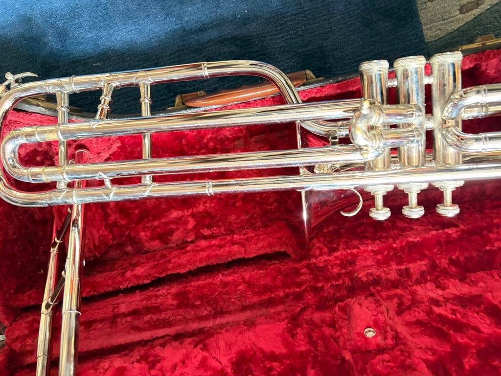 2 trombones te koop, Enlèvement, Comme neuf, Avec valise